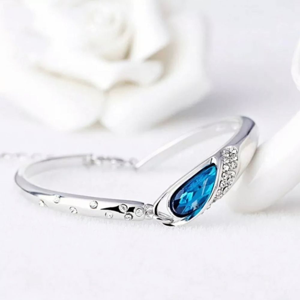 💙🆕 Beautiful Rhinestone & Crystal Bangle Bracelet